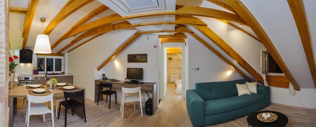 Apartment Atticus Split Værelse billede